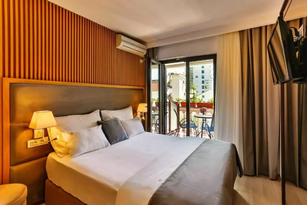 Viešbutis „DVOR KORNIC BY AYCON“ (Budva, Tivatas, Juodkalnija)