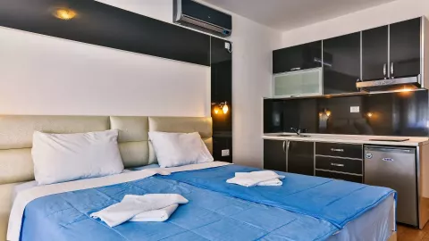 Viešbutis „DVOR KORNIC BY AYCON“ (Budva, Tivatas, Juodkalnija)