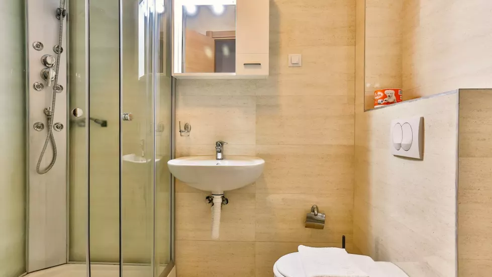 Viešbutis „DVOR KORNIC BY AYCON“ (Budva, Tivatas, Juodkalnija)