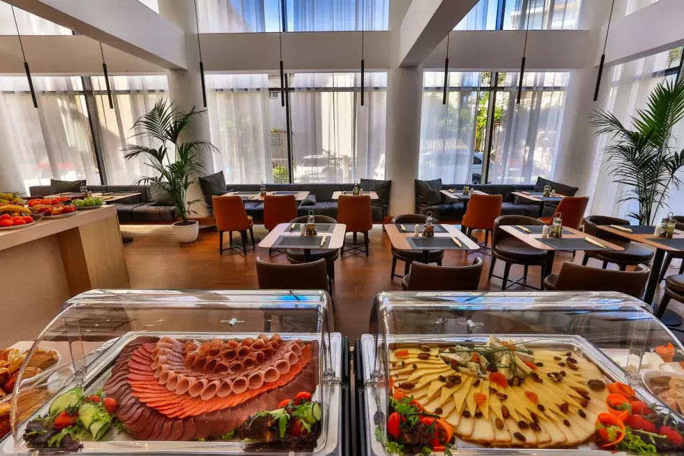 Viešbutis „DVOR KORNIC BY AYCON“ (Budva, Tivatas, Juodkalnija)