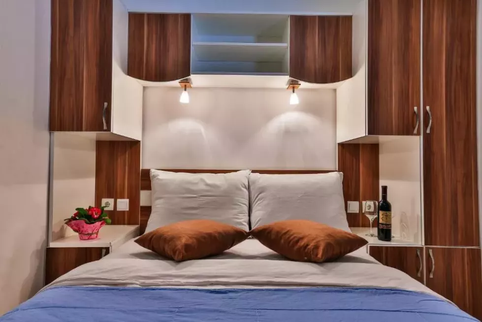 Viešbutis „DVOR KORNIC BY AYCON“ (Budva, Tivatas, Juodkalnija)