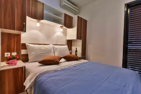 Viešbutis „DVOR KORNIC BY AYCON“ (Budva, Tivatas, Juodkalnija)