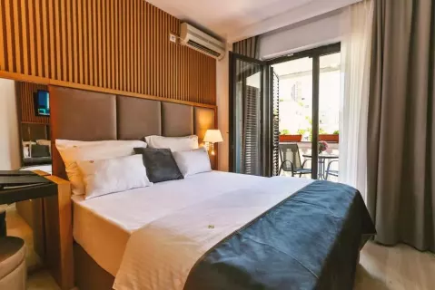 Viešbutis „DVOR KORNIC BY AYCON“ (Budva, Tivatas, Juodkalnija)