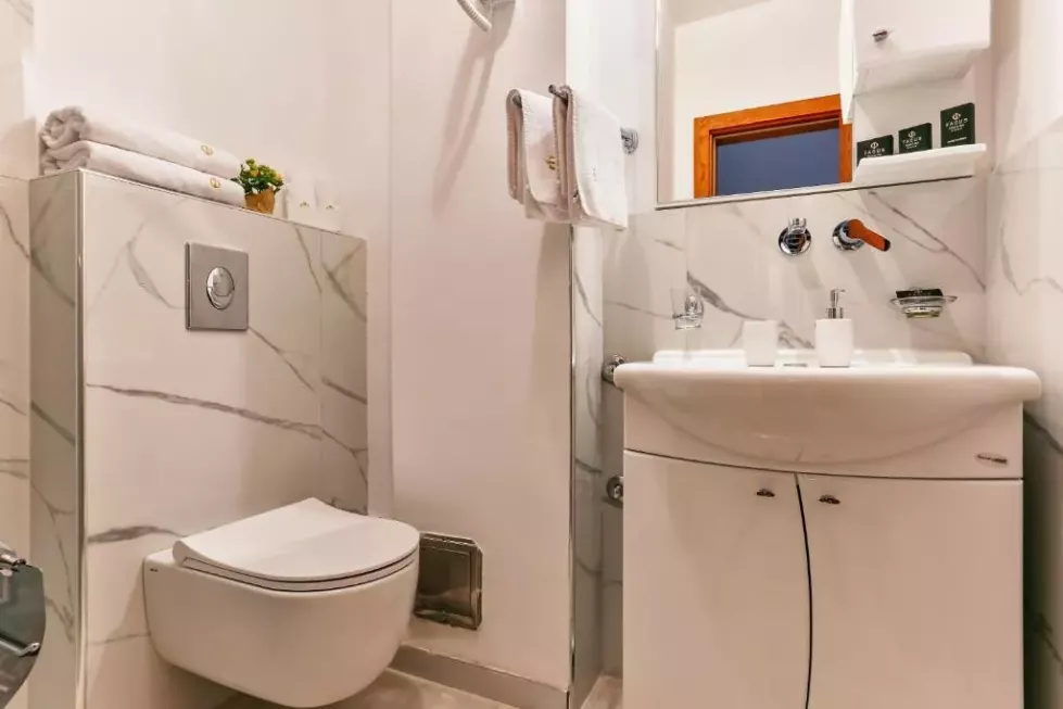 Viešbutis „DVOR KORNIC BY AYCON“ (Budva, Tivatas, Juodkalnija)