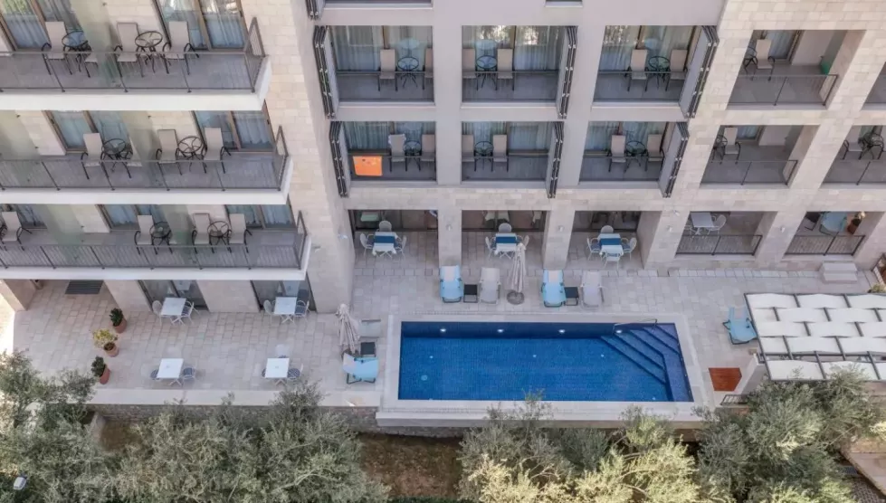 Viešbutis „ELEVEN“ (Petrovacas, Tivatas, Juodkalnija)