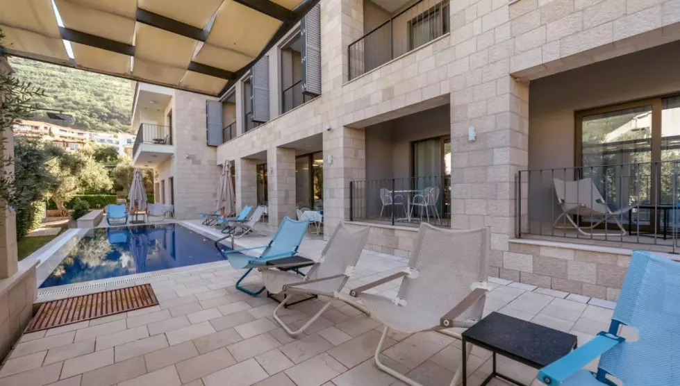 Viešbutis „ELEVEN“ (Petrovacas, Tivatas, Juodkalnija)