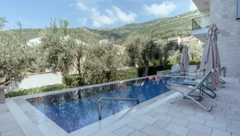 Viešbutis „ELEVEN“ (Petrovacas, Tivatas, Juodkalnija)