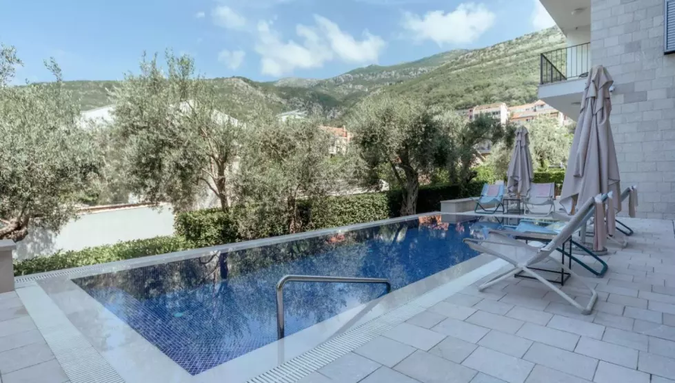 Viešbutis „ELEVEN“ (Petrovacas, Tivatas, Juodkalnija)