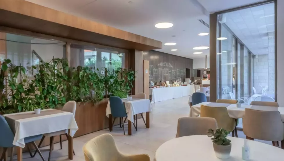 Viešbutis „ELEVEN“ (Petrovacas, Tivatas, Juodkalnija)