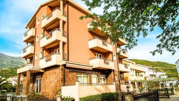 Viešbutis „FINESO“ (Budva, Tivatas, Juodkalnija)