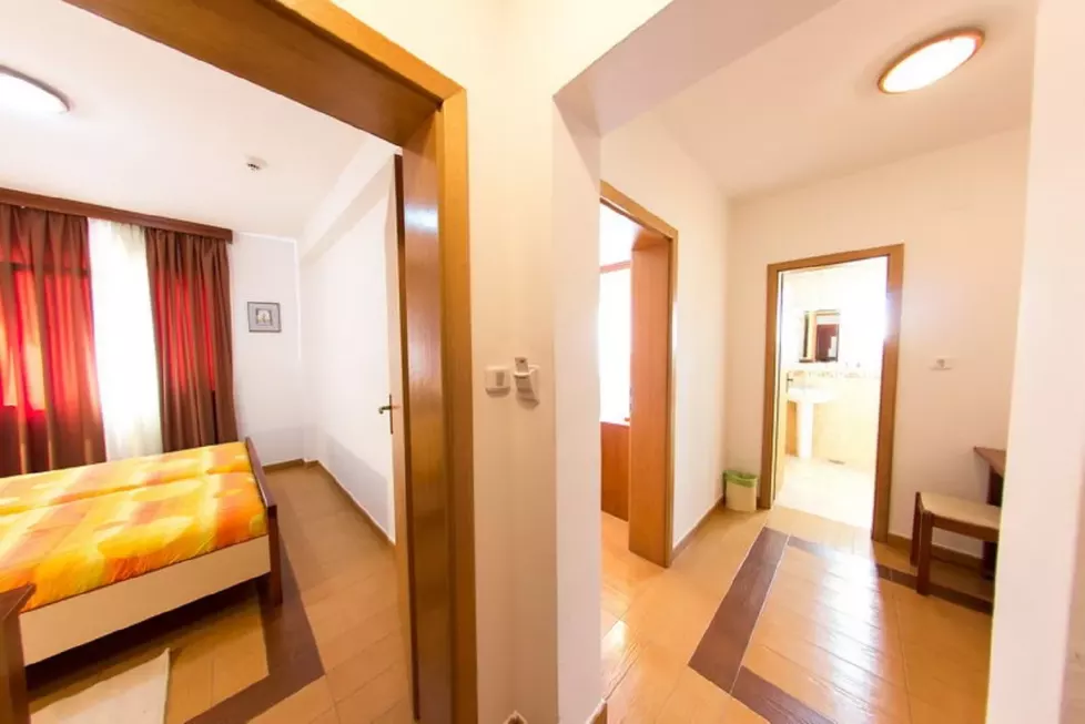 Viešbutis „FINESO“ (Budva, Tivatas, Juodkalnija)