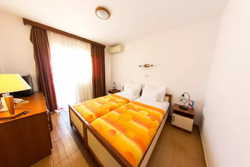 Viešbutis „FINESO“ (Budva, Tivatas, Juodkalnija)