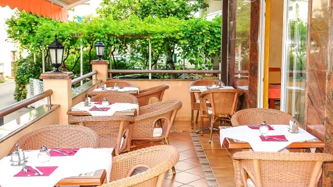 Viešbutis „FINESO“ (Budva, Tivatas, Juodkalnija)