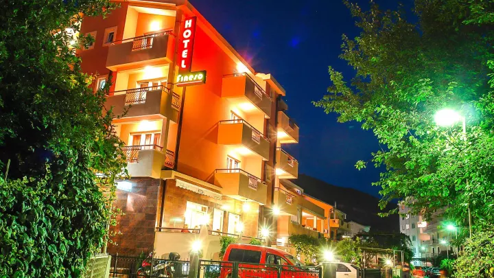 Viešbutis „FINESO“ (Budva, Tivatas, Juodkalnija)