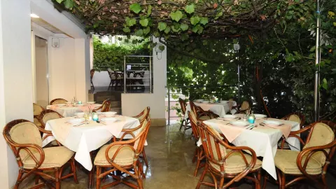 Viešbutis „HOTEL ANITA BECICI“ (Bečiči, Tivatas, Juodkalnija)