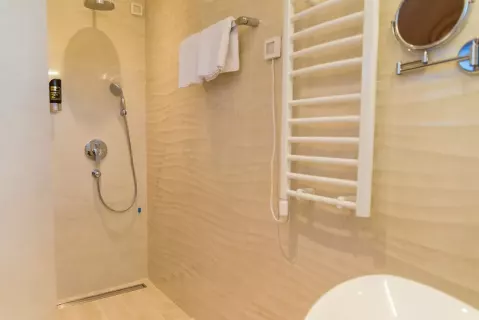 Viešbutis „HOTEL KADMO BY AYCON“ (Budva, Tivatas, Juodkalnija)