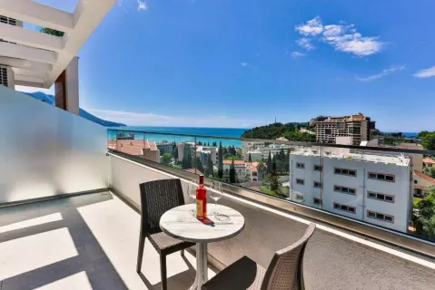 Viešbutis „HOTEL LUSSO MARE BY AYCON“ (Bečiči, Tivatas, Juodkalnija)