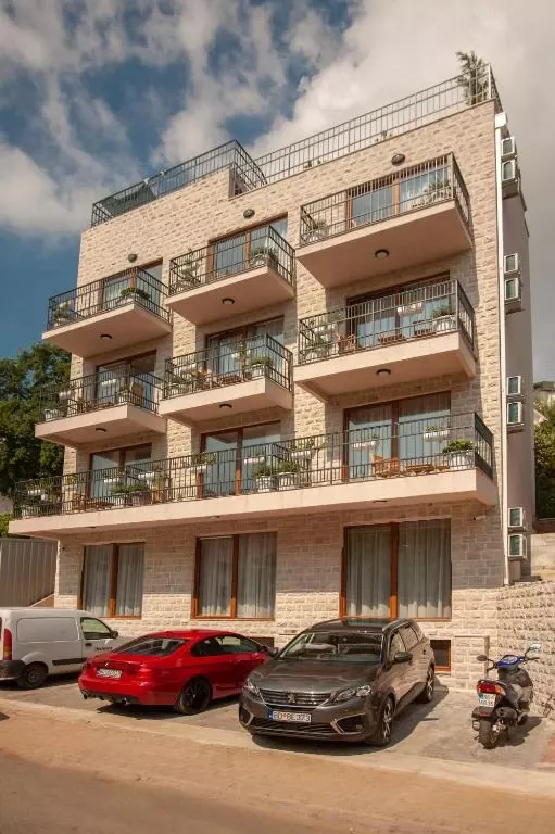 Viešbutis „HOTEL TWELVE BY AYCON“ (Budva, Tivatas, Juodkalnija)