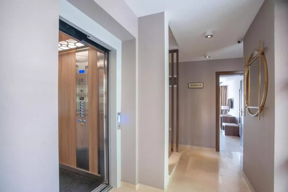 Viešbutis „HOTEL TWELVE BY AYCON“ (Budva, Tivatas, Juodkalnija)