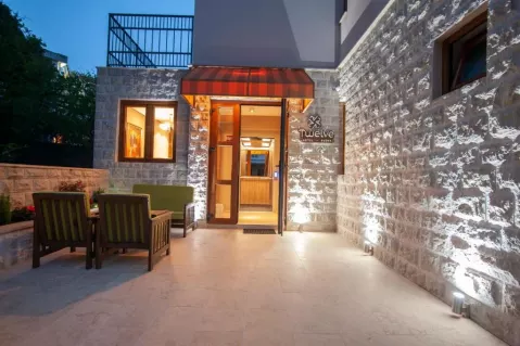 Viešbutis „HOTEL TWELVE BY AYCON“ (Budva, Tivatas, Juodkalnija)