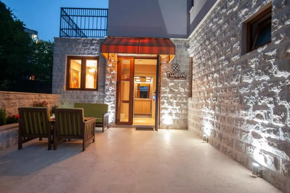 Viešbutis „HOTEL TWELVE BY AYCON“ (Budva, Tivatas, Juodkalnija)