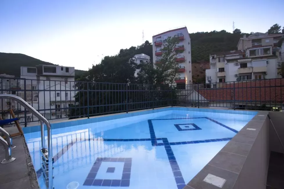 Viešbutis „HOTEL TWELVE BY AYCON“ (Budva, Tivatas, Juodkalnija)