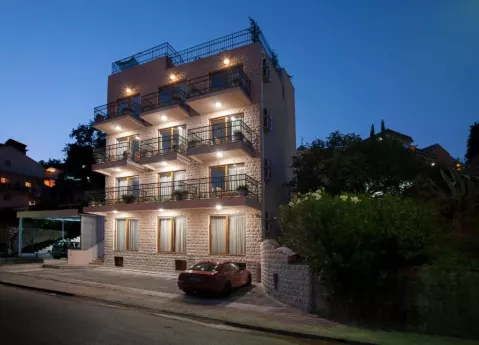 Viešbutis „HOTEL TWELVE BY AYCON“ (Budva, Tivatas, Juodkalnija)