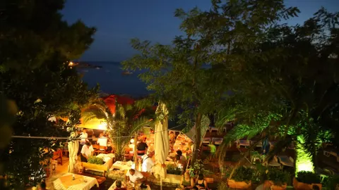 Viešbutis „OBALA“ (Rafailoviči, Tivatas, Juodkalnija)