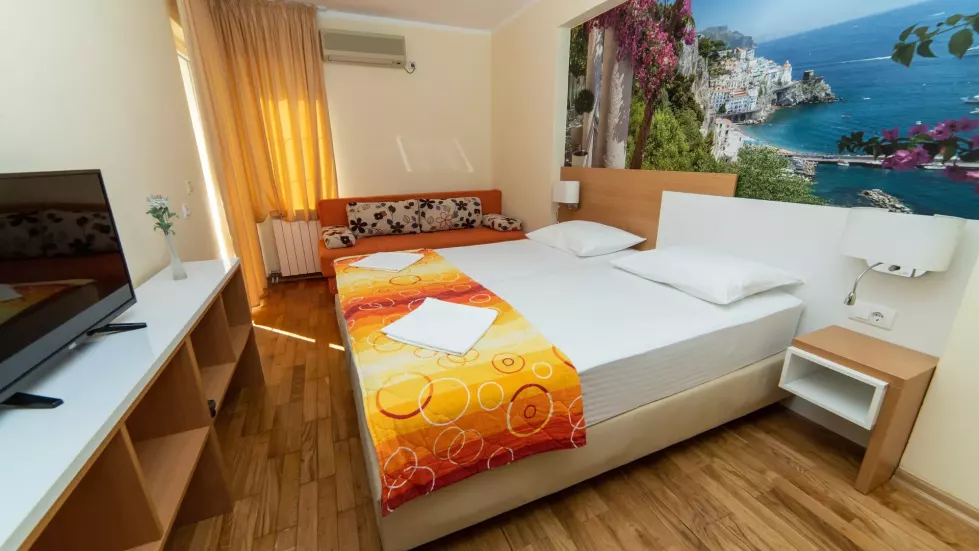 Viešbutis „OBALA“ (Rafailoviči, Tivatas, Juodkalnija)