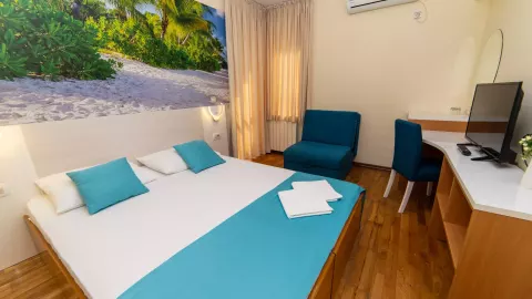 Viešbutis „OBALA“ (Rafailoviči, Tivatas, Juodkalnija)