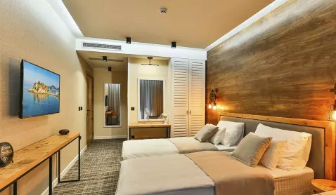 Viešbutis „TATE BY AYCON“ (Budva, Tivatas, Juodkalnija)