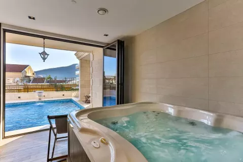 Viešbutis „TATE BY AYCON“ (Budva, Tivatas, Juodkalnija)