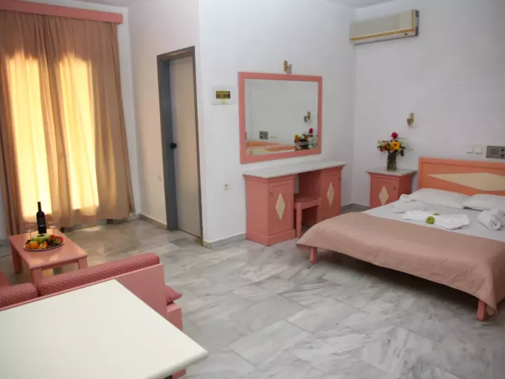 Viešbutis „FERENIKI HOTEL“ (Georgioupolis, Kreta, Graikija)