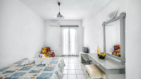 Viešbutis „IRO HOTEL“ (Chersonisas, Kreta, Graikija)