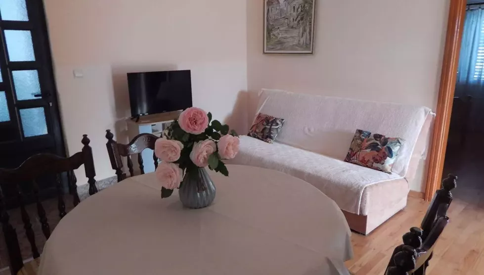 Teodora apartamentai (Tivatas, Juodkalnija - Kroatija)