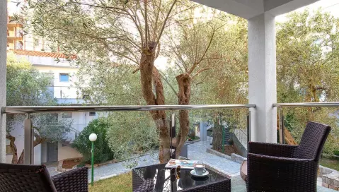 Vile Oliva (Tivatas, Juodkalnija - Kroatija)