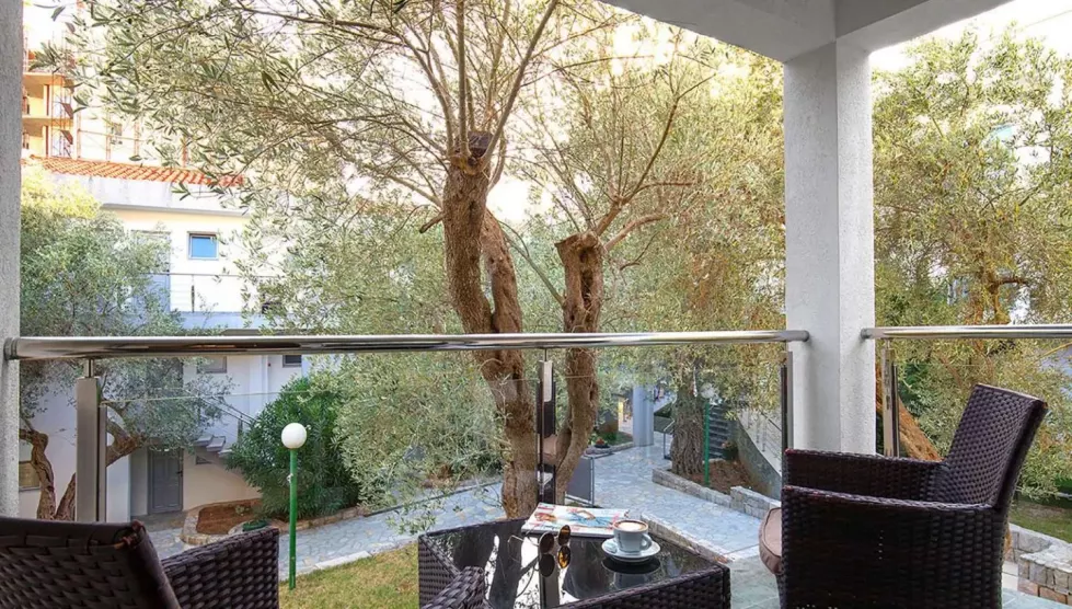 Vile Oliva (Tivatas, Juodkalnija - Kroatija)