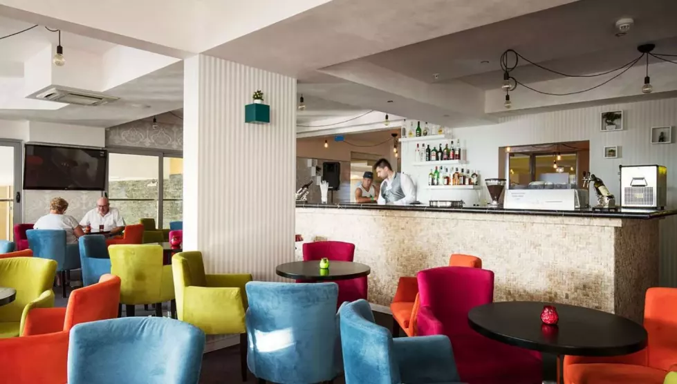 Vile Oliva (Tivatas, Juodkalnija - Kroatija)