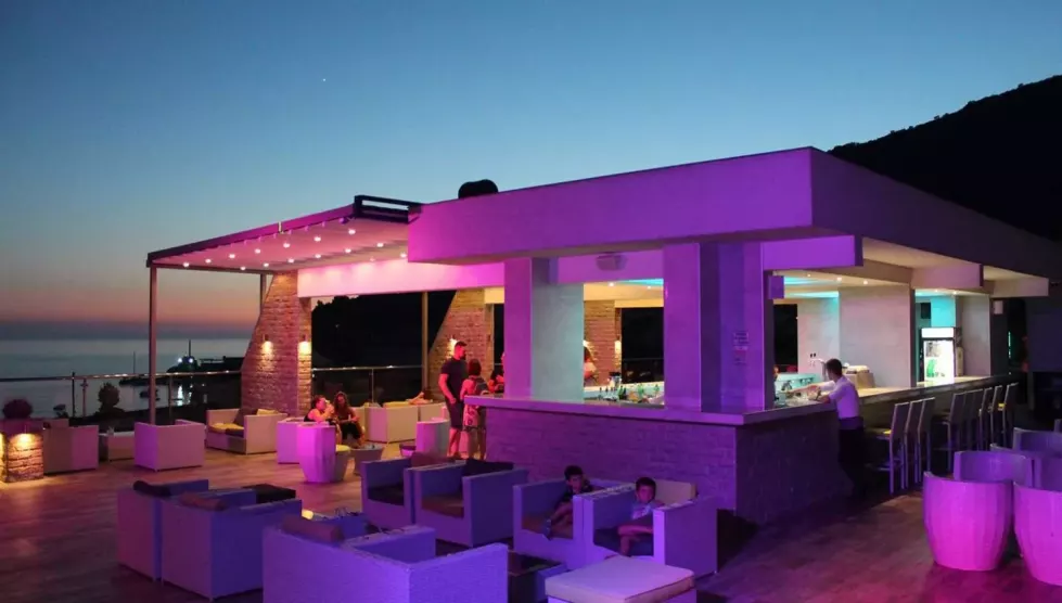 Vile Oliva (Tivatas, Juodkalnija - Kroatija)