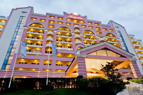 Viešbutis „DIT MAJESTIC BEACH RESORT“ (Saulėtasis krantas, Burgasas, Bulgarija)