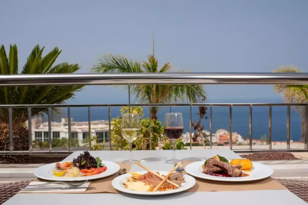 Viešbutis „LANDMAR COSTA LOS GIGANTES“ (Plaja de la arena, Tenerifė, Ispanija)