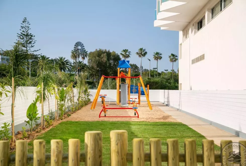 Viešbutis „NISSIBLU BEACH RESORT“ (Aja napa, Larnaka, Kipras)