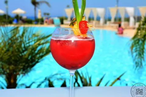 Viešbutis „NISSIBLU BEACH RESORT“ (Aja napa, Larnaka, Kipras)