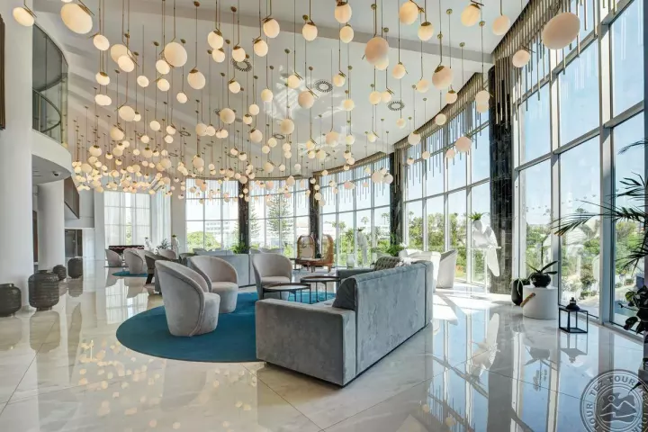 Viešbutis „NISSIBLU BEACH RESORT“ (Aja napa, Larnaka, Kipras)