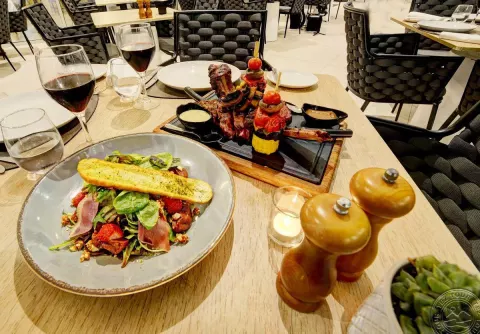 Viešbutis „NISSIBLU BEACH RESORT“ (Aja napa, Larnaka, Kipras)