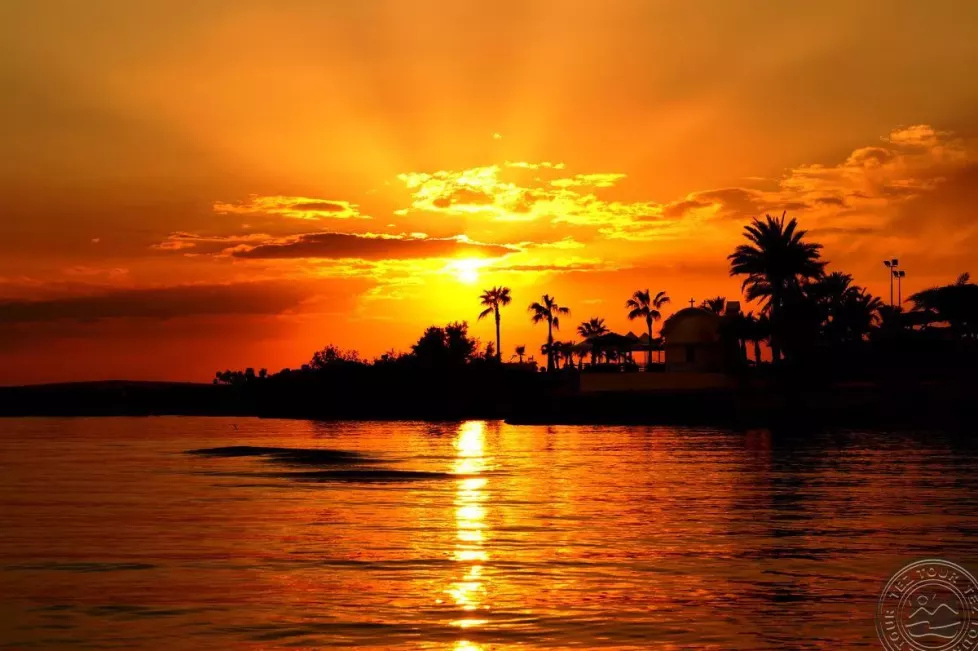 Viešbutis „NISSIBLU BEACH RESORT“ (Aja napa, Larnaka, Kipras)