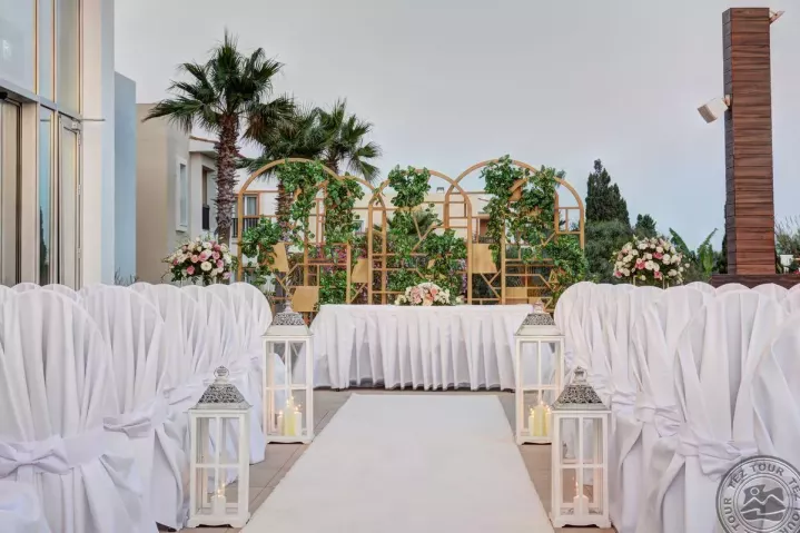 Viešbutis „NISSIBLU BEACH RESORT“ (Aja napa, Larnaka, Kipras)