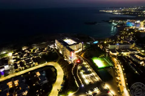 Viešbutis „NISSIBLU BEACH RESORT“ (Aja napa, Larnaka, Kipras)