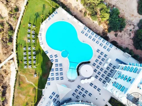 Viešbutis „NISSIBLU BEACH RESORT“ (Aja napa, Larnaka, Kipras)