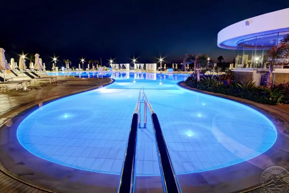 Viešbutis „NISSIBLU BEACH RESORT“ (Aja napa, Larnaka, Kipras)